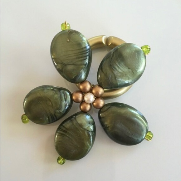 Set of 8 New handmade beaded floral design napkin holders napkin rings - Picture 2 of 3